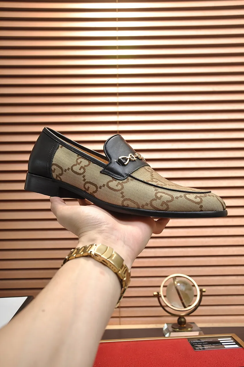Men's shoes💰500💶Italy's top luxury men's shoe giant (GUCCI) (Gucci) (full cowhide lining) new arrival🍃Original European style🔰 Pleasant to the eye😍In order to make the shoes more durable and non-deformable🌀The production continues to follow traditional methods but there is still no lack of innovation💪Choose original sheepskin for the leather♻️ Smooth and natural And extra bright ⭐Made of imported cowhide, the first choice of rich people 38-45 (45 customized)